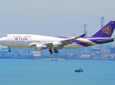 1024px-thai_airways_international_boeing_747-400_hs-tgo@hkg04.08.2011_615gp_6207799792-1.jpg