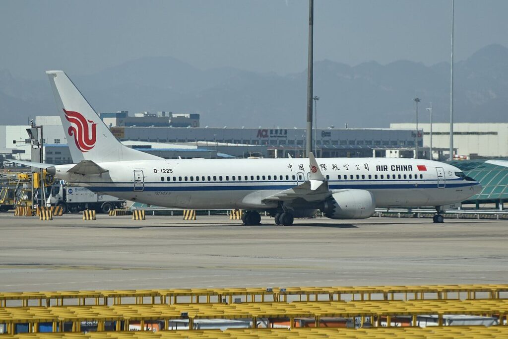 1200px-boeing_737_max_8_‘b-1225_air_china_47456821542.jpg