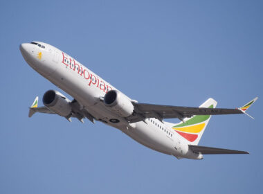 1200px-ethiopian_airlines_et-avj_takeoff_from_tlv_46461974574.jpg