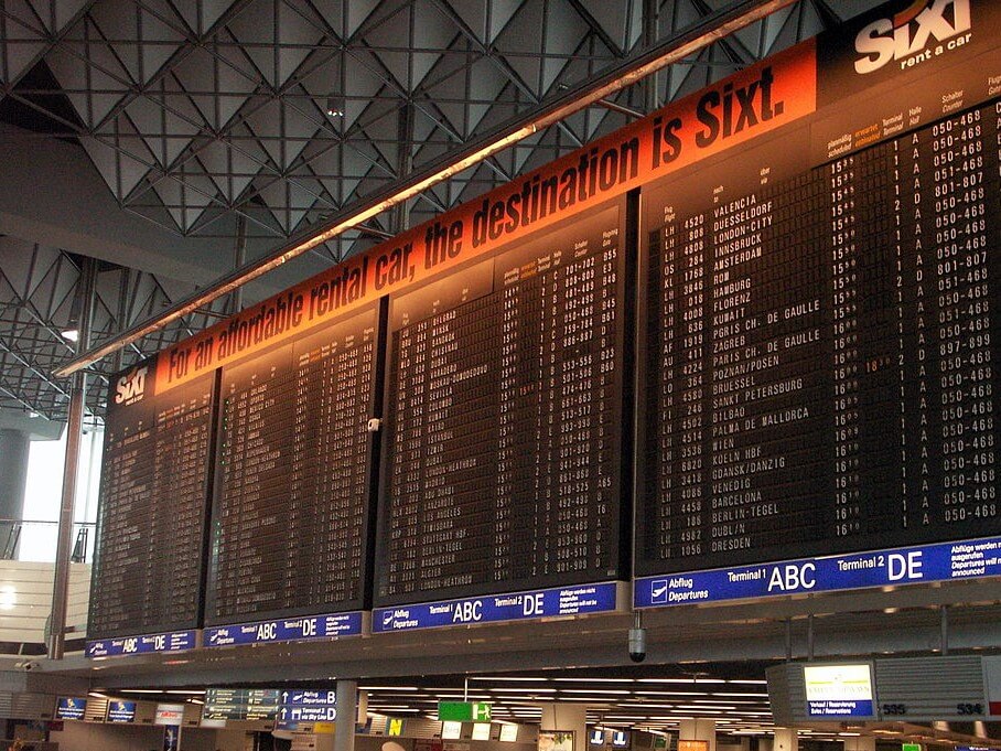 1200px-information_panel_terminal_1_at_frankfurt_airport.jpg