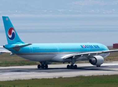 1200px-korean_air_a330-300_hl8003_18178751689.jpg