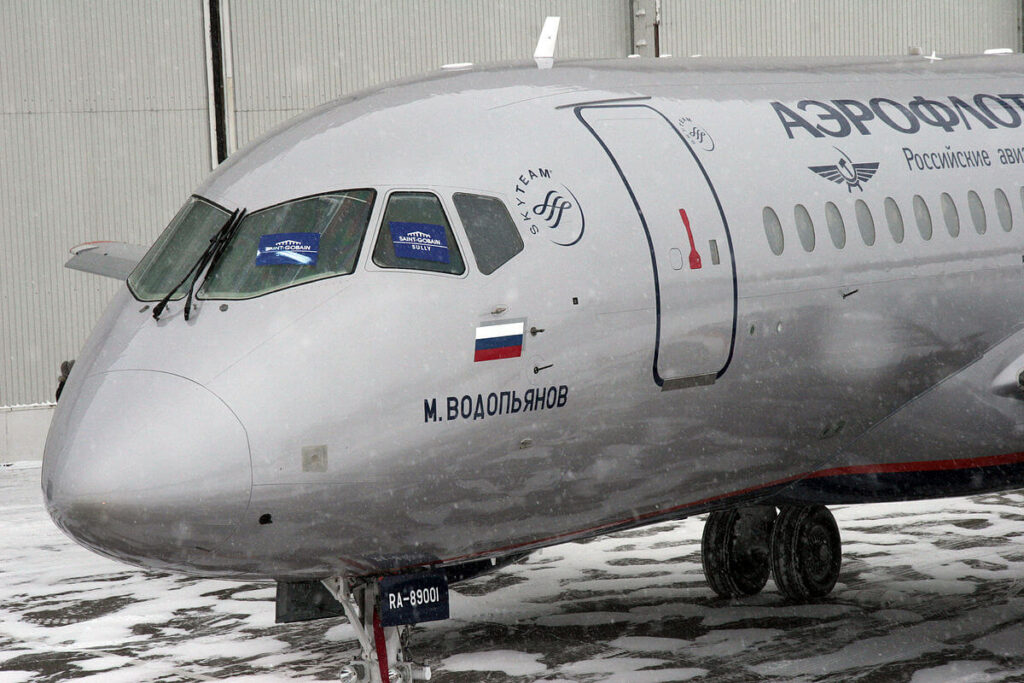 1200px-ssj100_in_aeroflot_livery_5348652361.jpg