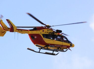 1200px-un_helicoptere_eurocopter_ec-145.jpg