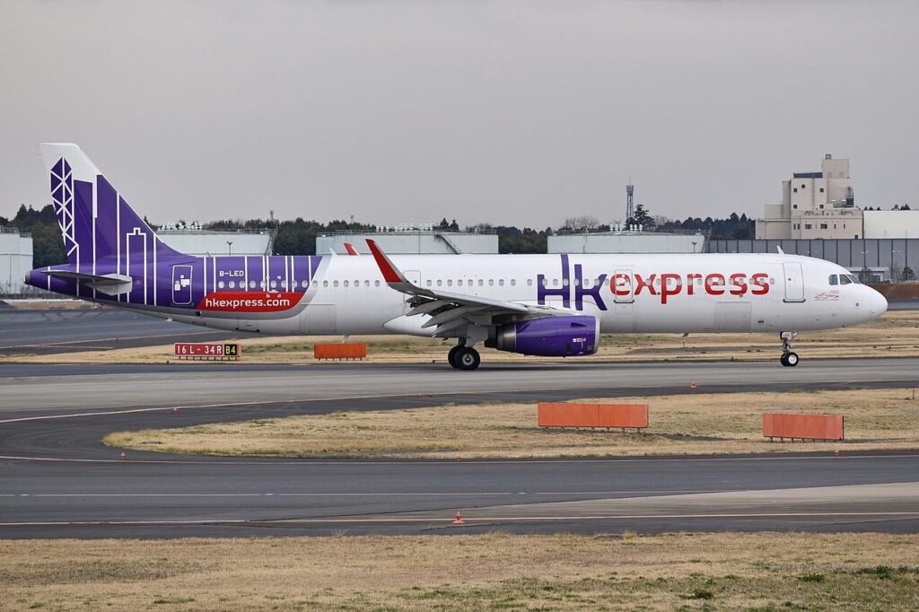 1280px-airbus_a321-231_‘b-led_hong_kong_express.jpg