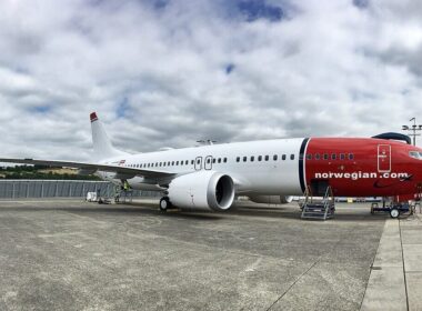 1280px-norwegian_air_international_boeing_737-8_max_ei-fya_1.jpg