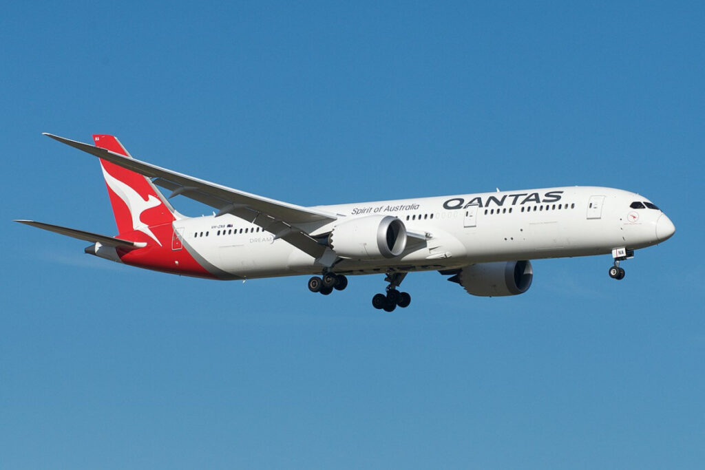 1280px-qantas_boeing_787-9_vh-zna_40626785014.jpg