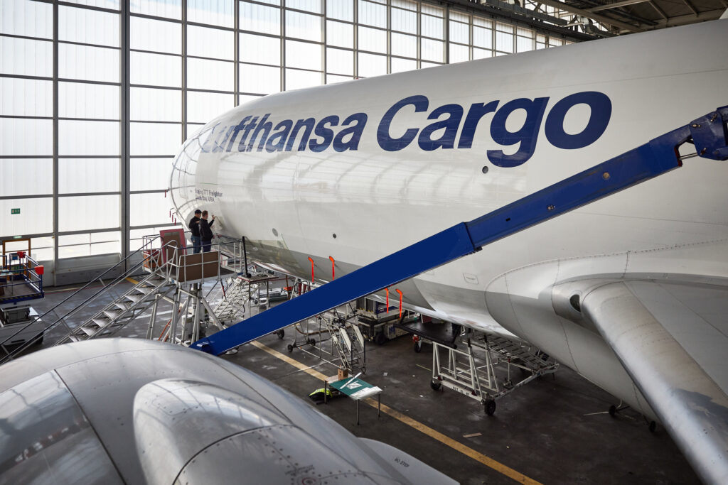 2023-02-03_AeroSHARK_1st-777F-cargo-flight_Copyright_Lufthansa-Cargo (1)