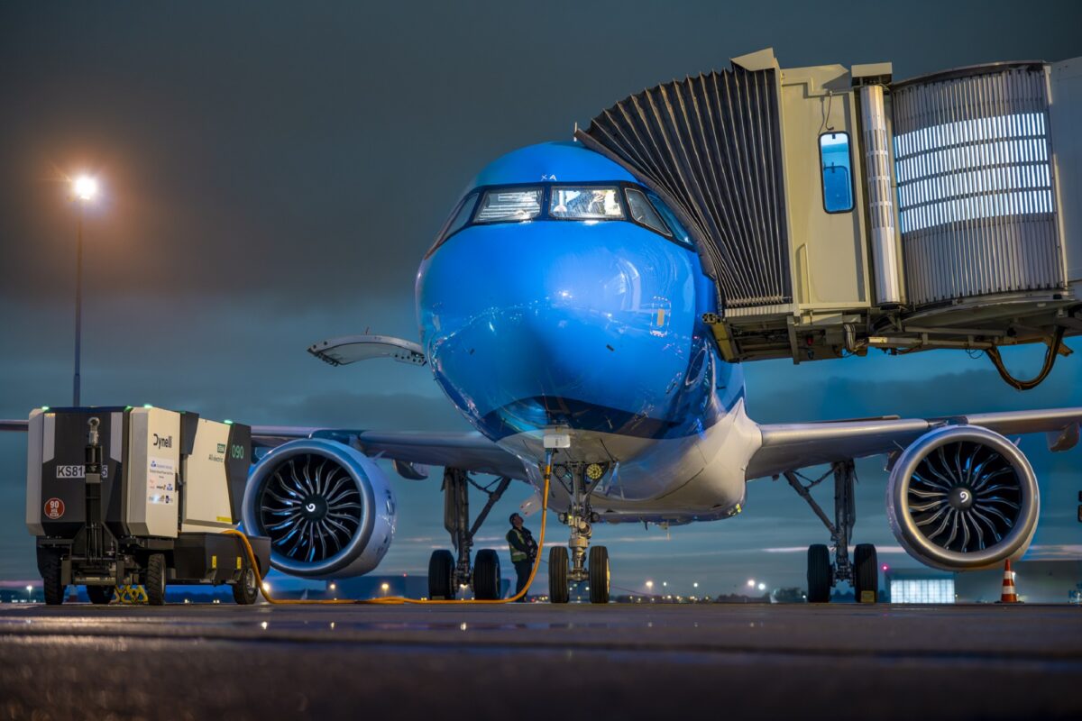 KLM Airbus A321 loading