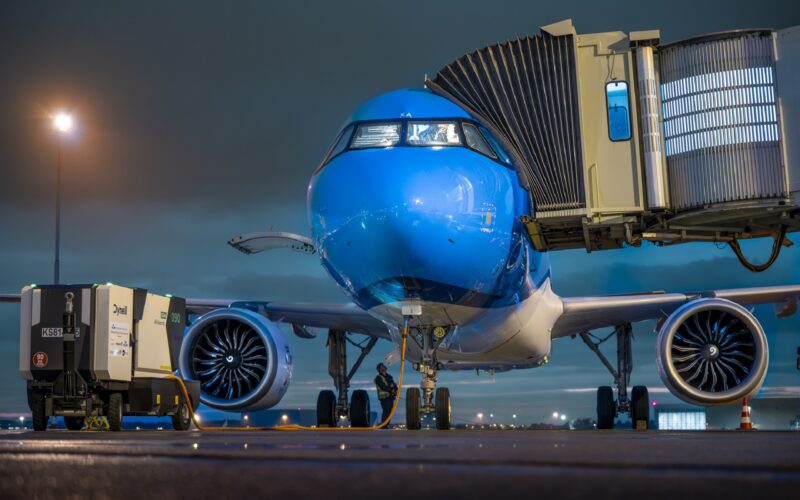 KLM Airbus A321 loading