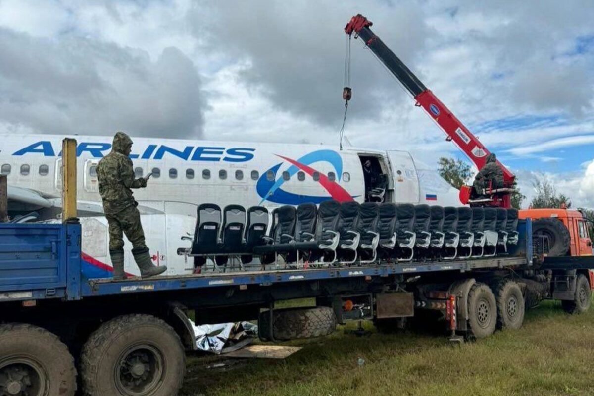 Ural Airlines Airbus A320 dismantle