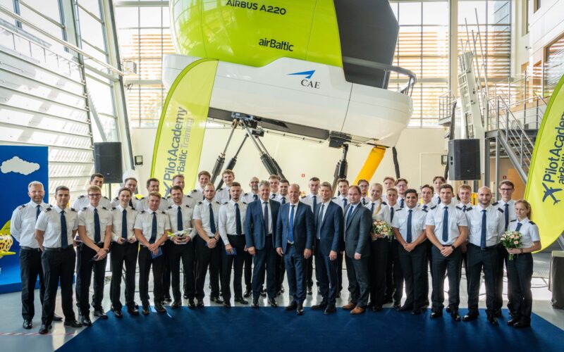 airBaltic pilot graduates