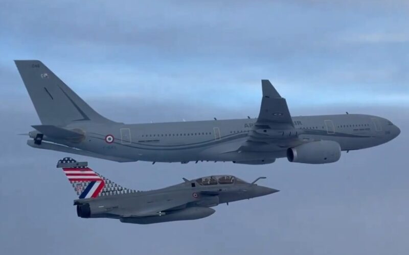 A Rafale and an A330 MRTT on their way to commemorate Lafayette