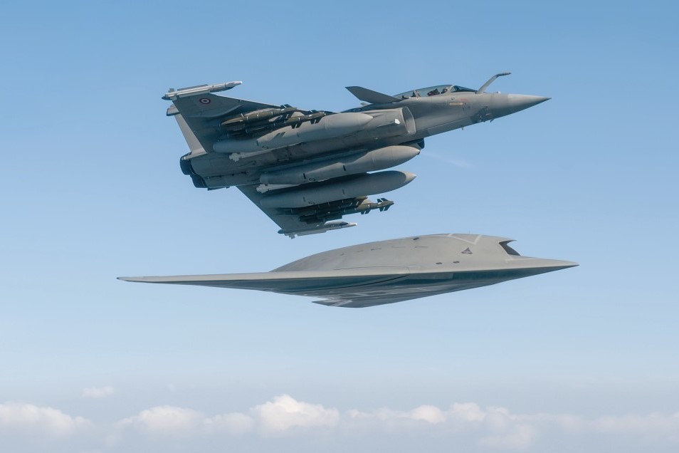 Dassault Rafale flying in formation with the nEUROn stealth drone