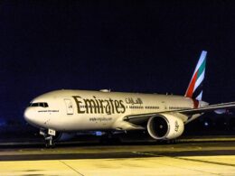 Emirates flight EK440 operated by Boeing 777 200lr landing in Adelaide