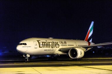 Emirates flight EK440 operated by Boeing 777 200lr landing in Adelaide