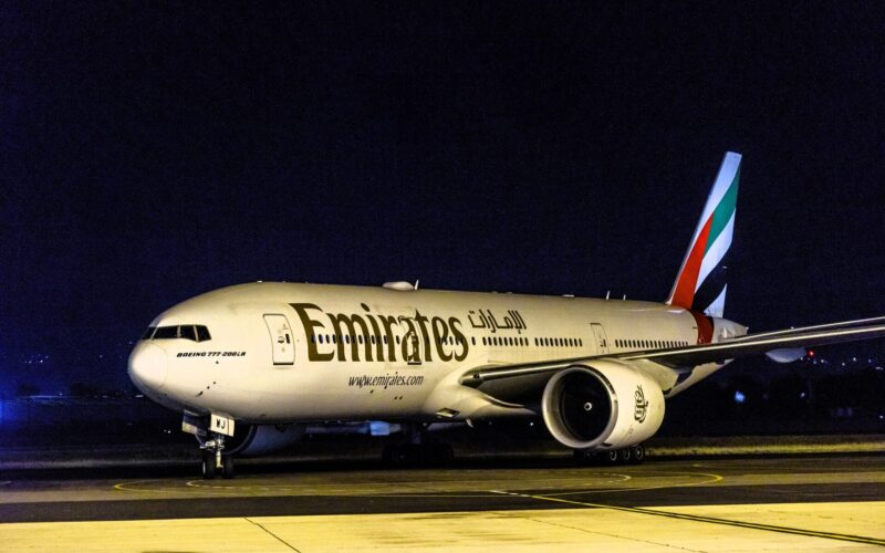 Emirates flight EK440 operated by Boeing 777 200lr landing in Adelaide