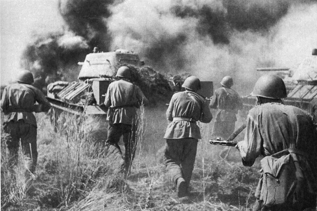 Soviet troops of the Voronezh Front counterattacking behind T 34 tanks at Prokhorovka during the Battle of Kursk