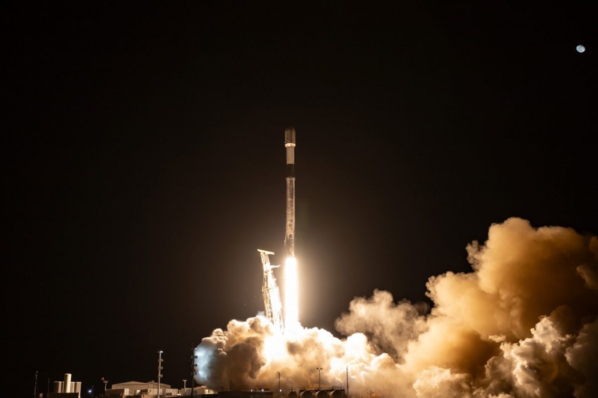 SpaceX Falcon 9 launching Eutelsat satellites