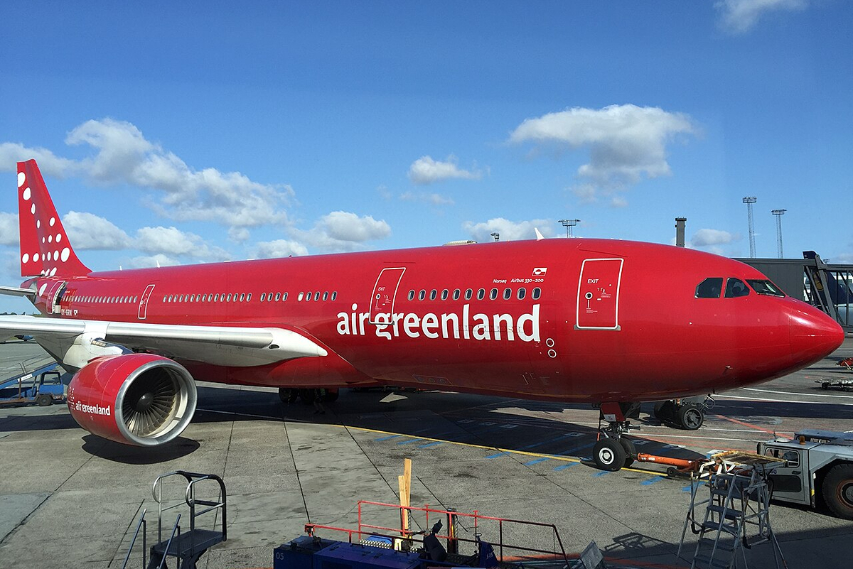 Air_Greenland_Airbus_330-200_Copenhagen_Airport_June_2015 32