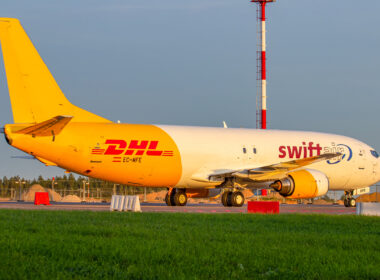 DHL 737