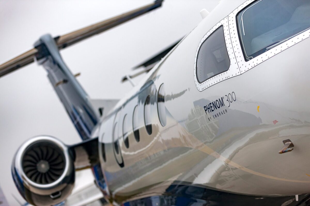 Embraer Phenom 300