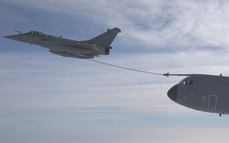 French Navy Rafale fighter refuels A400M airlifter mid-flight for the first time 