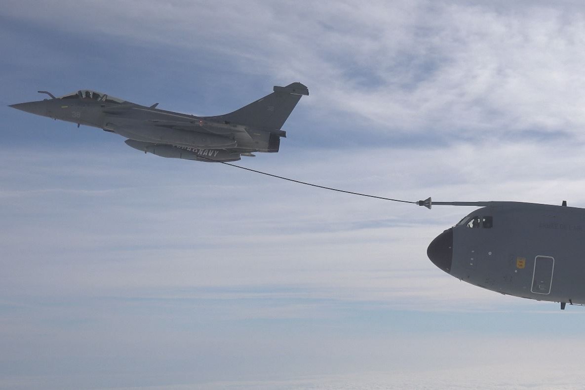 French Navy Rafale fighter refuels A400M airlifter mid-flight for the first time 