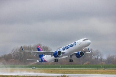 Icelandair A321LR taking off