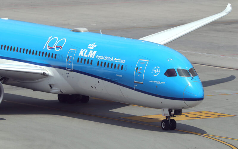 KLM 787