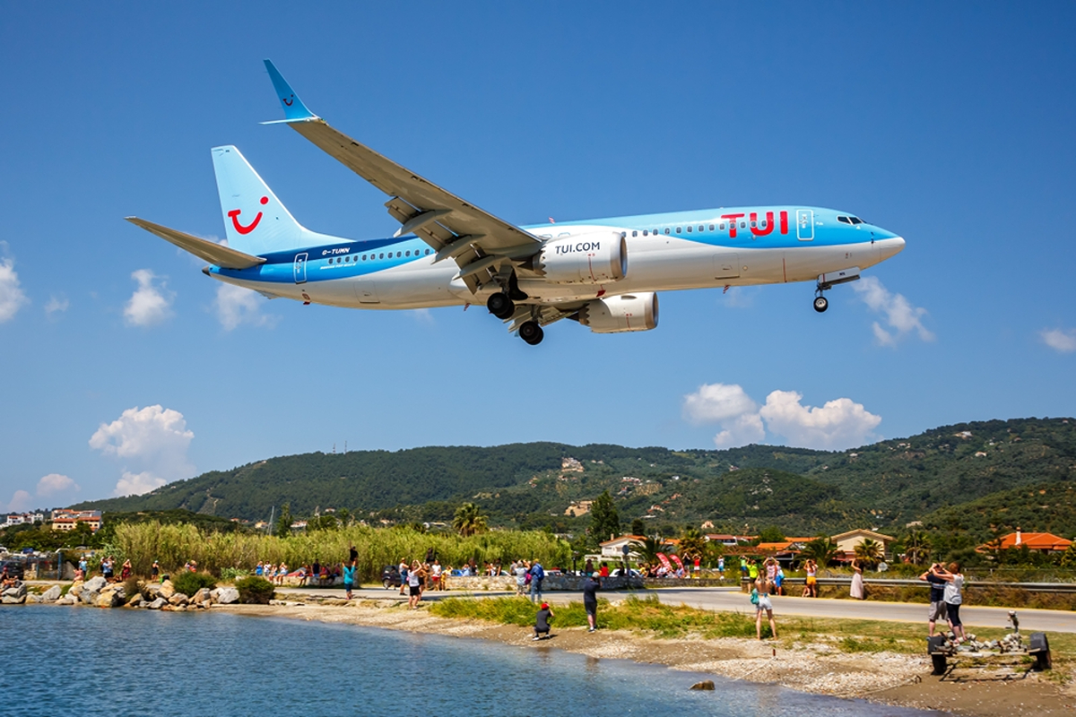 TUI 737