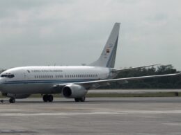 Columbia Air Force Boeing 737-74V (BBJ) FAC 0001