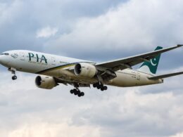 PIA Boeing 777 AP BGK