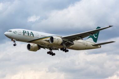 PIA Boeing 777 AP BGK