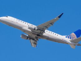 United Express Embraer E175