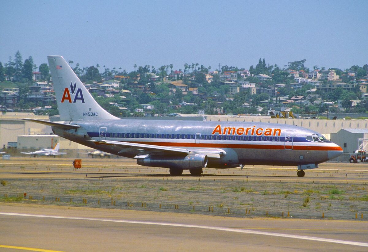 AA 737