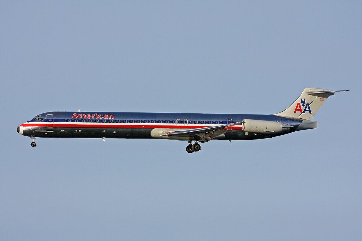 AA MD80