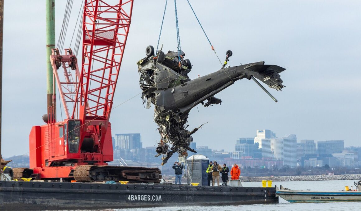 Black Hawk wreckage Washington DC