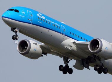 KLM 787