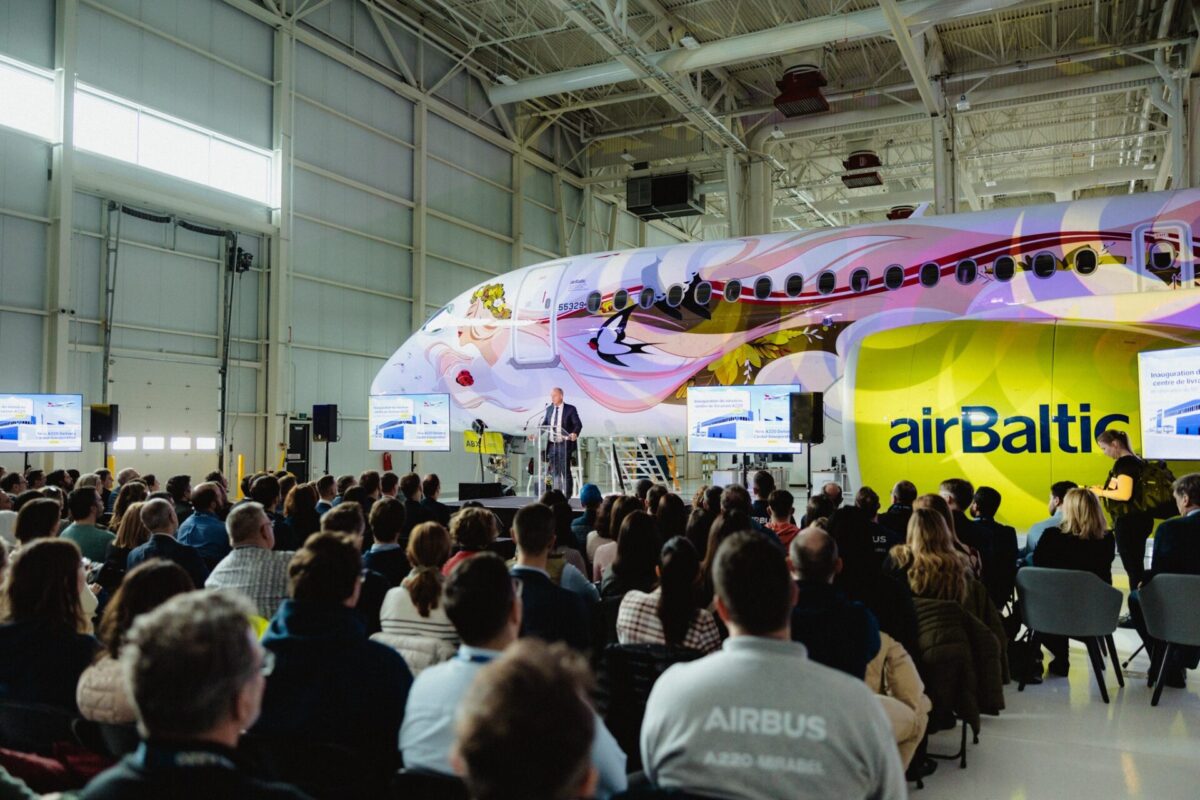 airBaltic Airbus A220 300