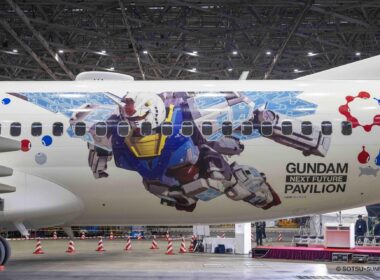 Japan Airlines Boeing 737-800 JAL GUNDAM JET