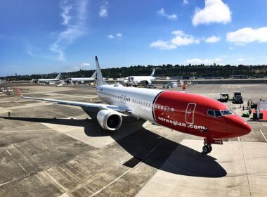 800px-norwegian_air_international_ei-fyb_boeing_737-8_max.jpg