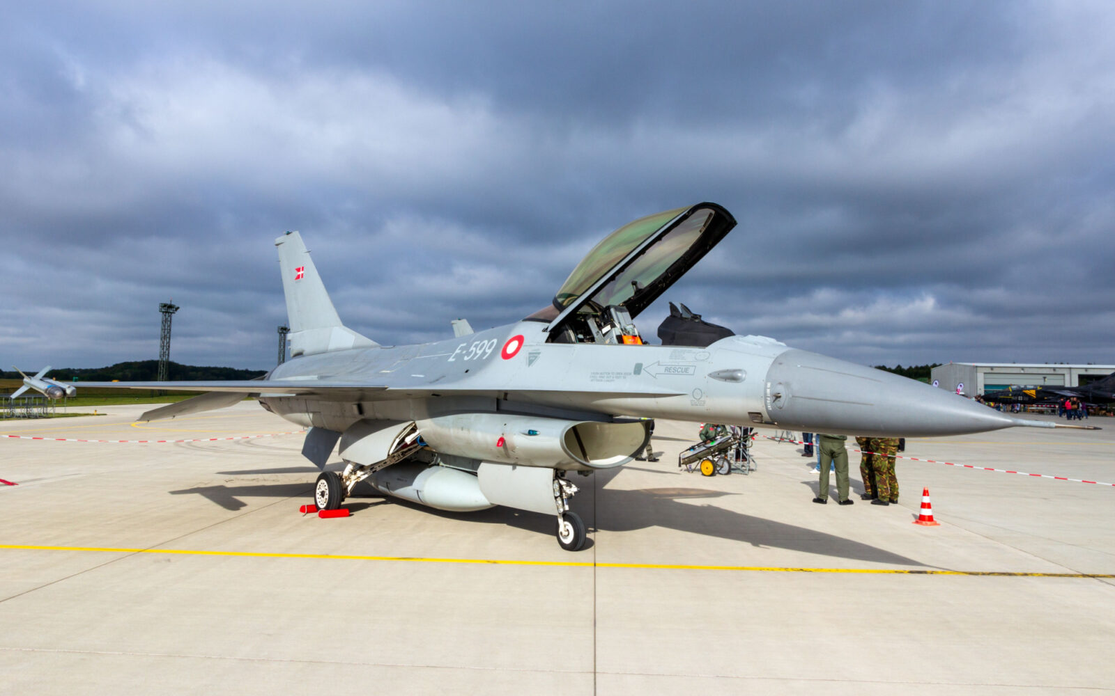 US approves Dutch, Danish F-16 fighters delivery to Ukraine