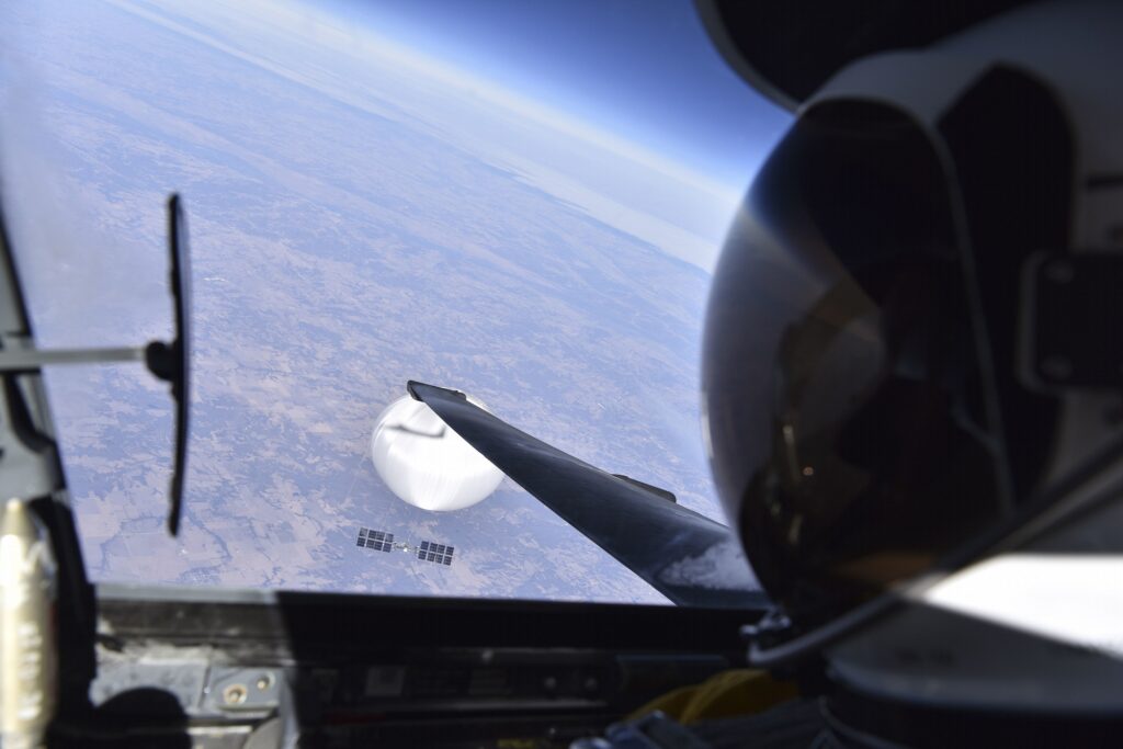 U-2 pilot looking down at Chinese surveillance balloon