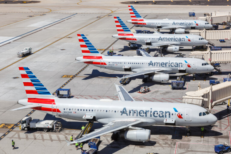 Phoenix,,Arizona,,April,8,,2019:,American,Airlines,Airbus,A320