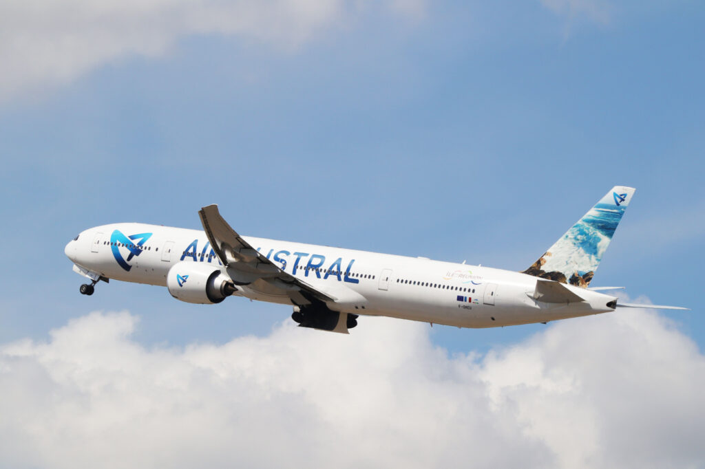 Air Austral Boeing 777-300ER takeoff