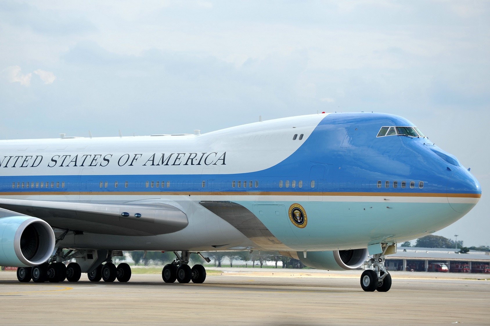 Pentagon Probes Why Boeing Staff Worked on Air Force One Planes Without  Security Credentials - WSJ