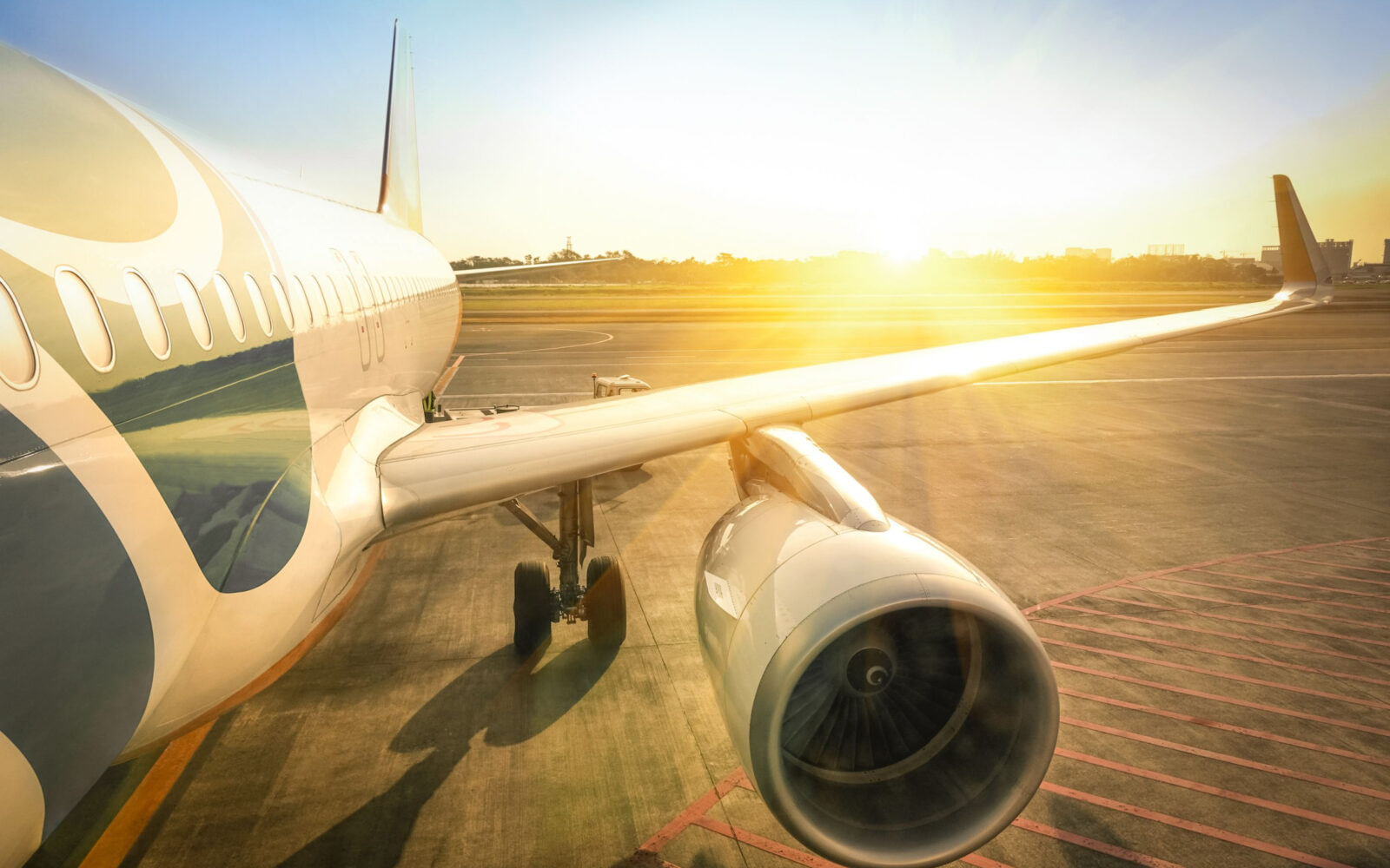 A guide to catching red-eye flights: pros, cons, and tips