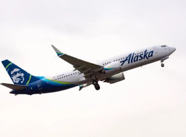 Alaska Airlines Boeing 737-8