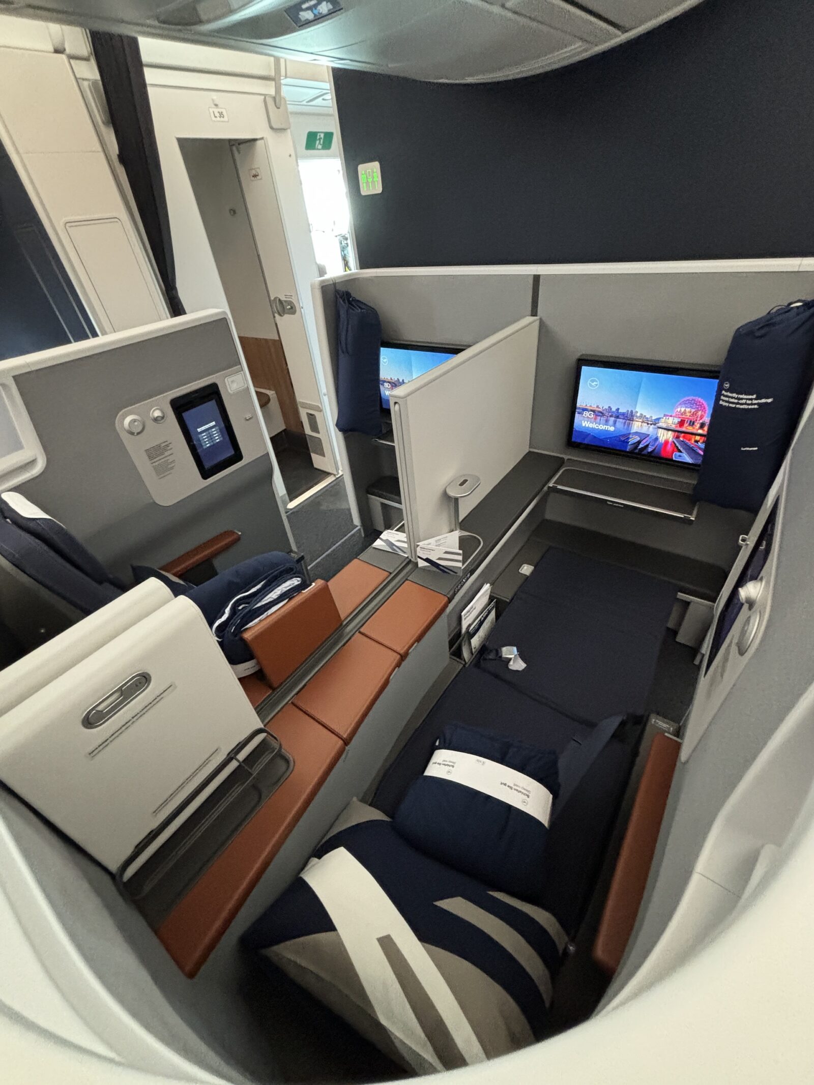 Lufthansa showcases its new Allegris cabin on Airbus A350 - AeroTime