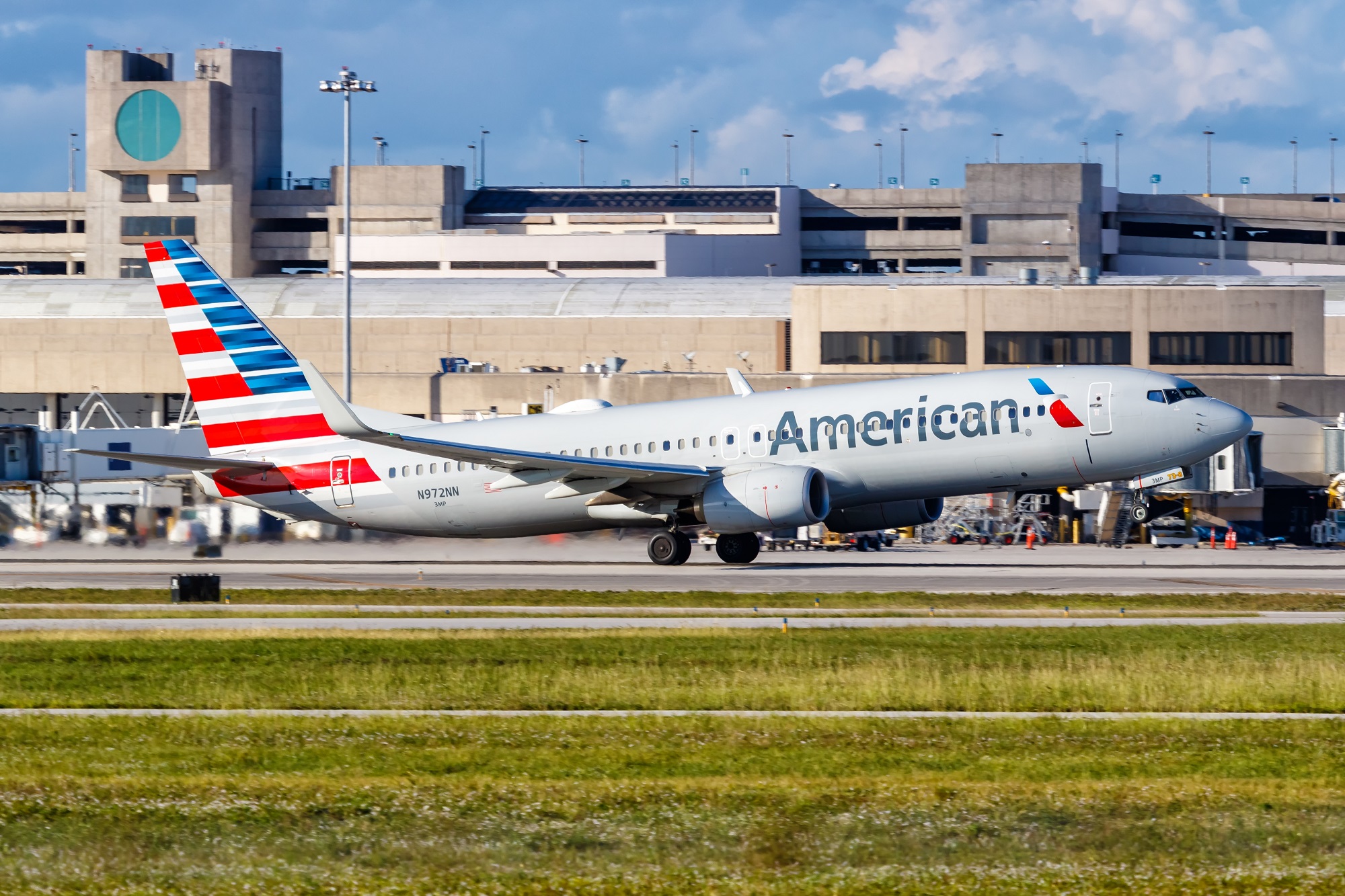 American Airlines eyes at least 100 A320neo or 737 MAXs AeroTime